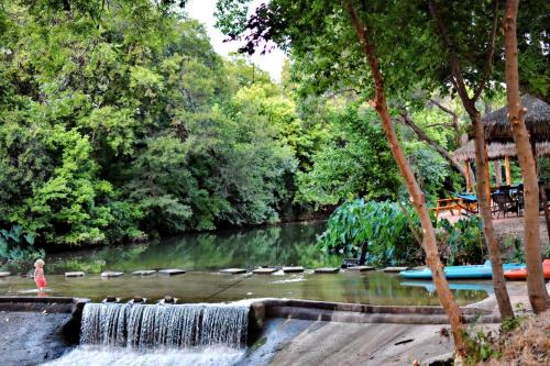 Příroda nedaleko luxury tent