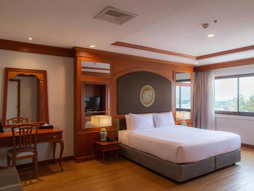 Ένα ή περισσότερα κρεβάτια σε δωμάτιο στο Fortune River View Hotel Nakhon Phanom