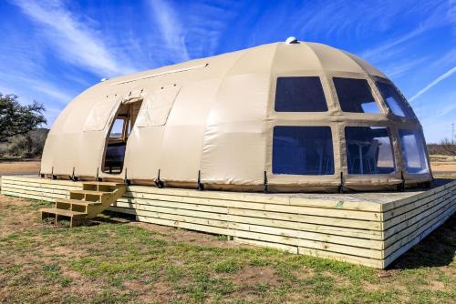 Kép Spacious Unique Pod Perfect for a Secluded Escape in Texas szállásáról Hilltopban a galériában