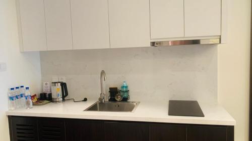 Η κουζίνα ή μικρή κουζίνα στο Gilet's apartment