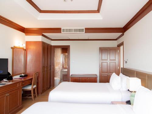 Μια τηλεόραση ή/και κέντρο ψυχαγωγίας στο Fortune River View Hotel Nakhon Phanom