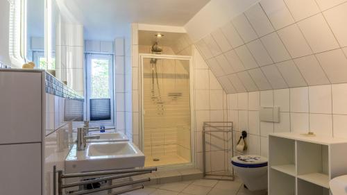 Koupelna v ubytování Ferienhaus Westerstraße