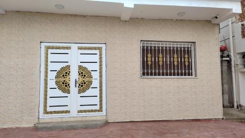 a building with a door with a window at Arous jabal in Ksar es Sghir