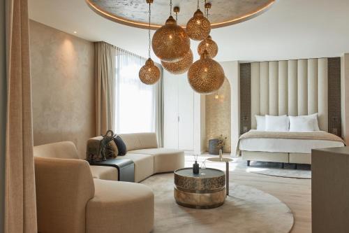 a living room with a bed and a living room with a couch at Hotel Thermen Berendonck in Nijmegen