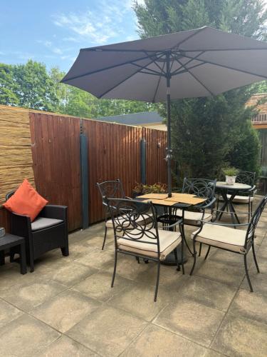 Patio nebo venkovní prostory v ubytování Studio C - Newly renovated private 1 bed studio near Trent Bridge Cricket Ground and National Water Sports Centre