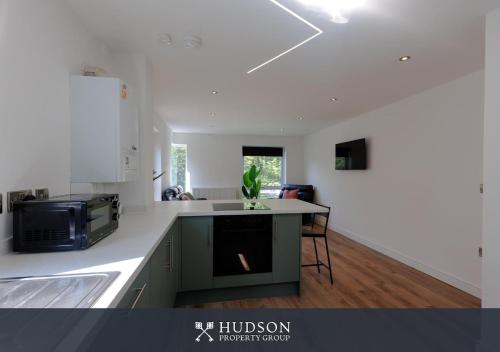 Η κουζίνα ή μικρή κουζίνα στο Stylish 2-Bed Maisonette