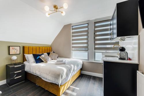Ένα ή περισσότερα κρεβάτια σε δωμάτιο στο Modern Studio in Excellent Location 8