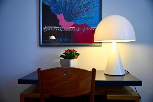 a table with a lamp and a potted plant on it at Hotel Roma Assisi in Assisi