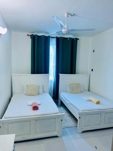 Ένα ή περισσότερα κρεβάτια σε δωμάτιο στο Tausi Luxury Apartments,Nyali
