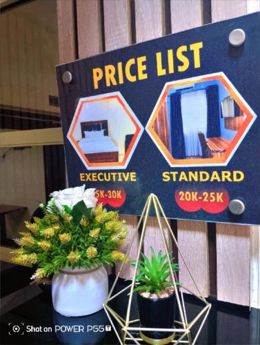 Certificate, award, sign, o iba pang document na naka-display sa Excel suits