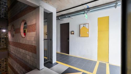 a hallway of a building with a yellow door at Marina House MUAYTHAI Ta-iad Phuket in Chalong 