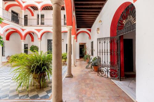 San Isidoro Palacio Siglo De Oro by TheGoodTourist