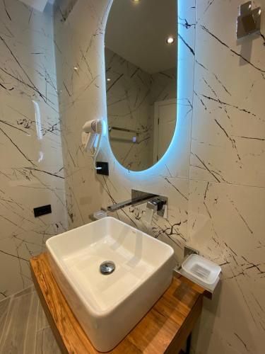 a bathroom with a white sink and a mirror at EB apartment 3 in (( Metoq ))