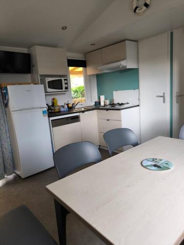 Photo de la galerie de l'établissement Mobile Home Clim Camping 5 Le Marisol 7 Pers, à Torreilles