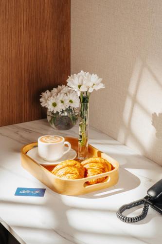 Makanan di atau berdekatan hotel