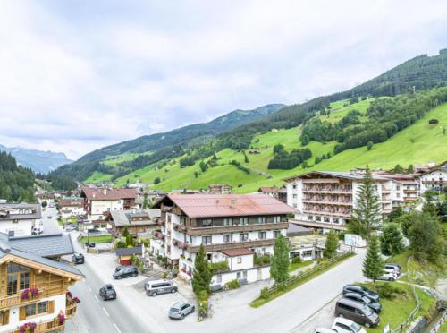 Nespecifikovaný výhled na hory nebo výhled na hory při pohledu z hotelu