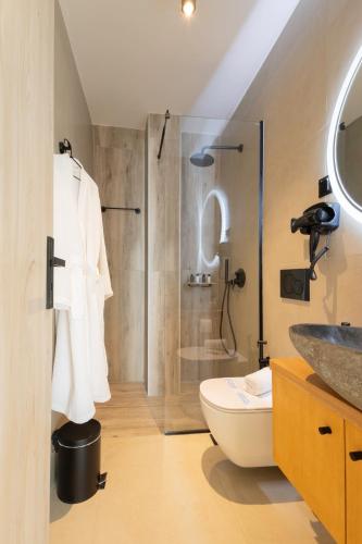 Ένα μπάνιο στο Paradise Can Wait Sophia Suites