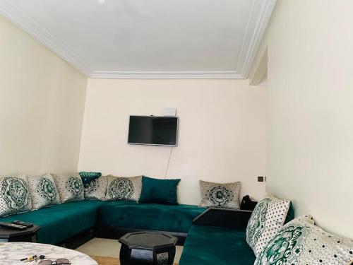 TV a/nebo společenská místnost v ubytování Spacious apartment for families juste pour les familles