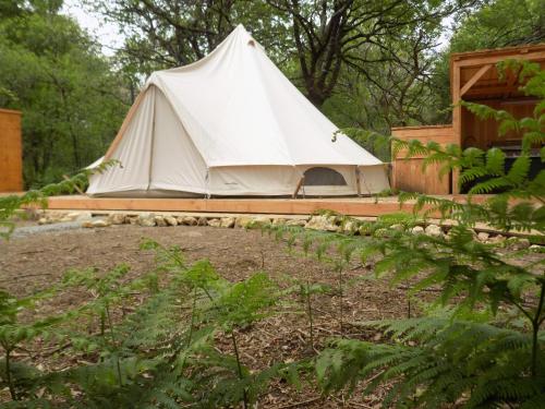 Tente familiale au bord de l'eau 8
