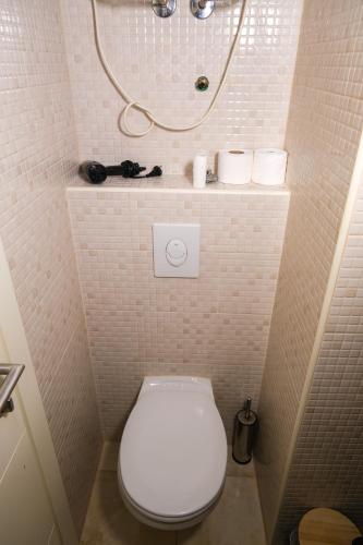 Un baño de Qumi Apartments