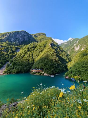 Riverside Komani Lake