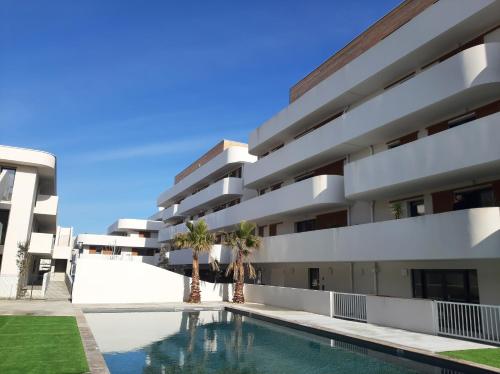 Appartement neuf et climatisé, 6 personnes, avec piscine