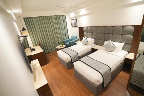 Postel nebo postele na pokoji v ubytování Ramee Guestline Tirupati