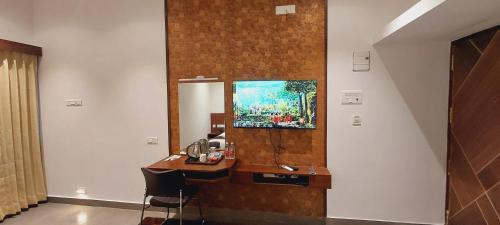 Roundana Residency SIPCOT OMR Chennai - Unit of Prohotelにあるテレビまたはエンターテインメントセンター