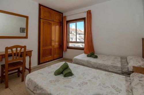 Central location P, terrace with pool view, sunny, quiet, wifi