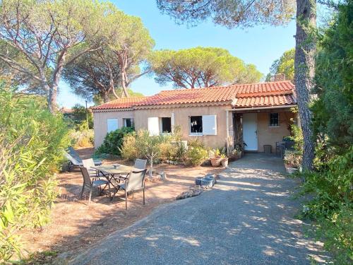 Frejus, quiet villa, beautiful terrace and wifi