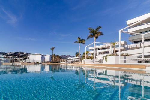 ELEGANT APARTMENT in MARBELLA, Sea views, Infinity & Pool, Sauna, Gym, SPA, 5 min to the Beach
