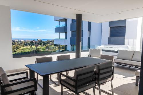 ELEGANT APARTMENT in MARBELLA, Sea views, Infinity & Pool, Sauna, Gym, SPA, 5 min to the Beach