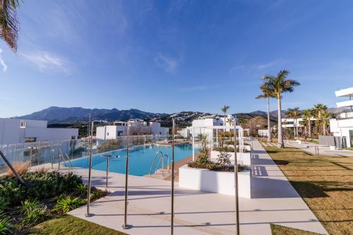 ELEGANT APARTMENT in MARBELLA, Sea views, Infinity & Pool, Sauna, Gym, SPA, 5 min to the Beach