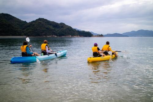 a group of people in kayaks on a lake at 一棟貸し宿 松本邸 in Kinoe