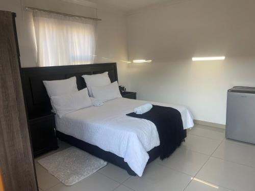 Ένα ή περισσότερα κρεβάτια σε δωμάτιο στο Victoria Guesthouse Tsumeb