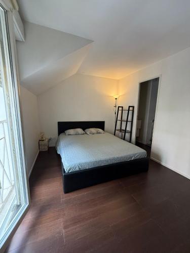 Private Bedroom, in a house of 2 roomates