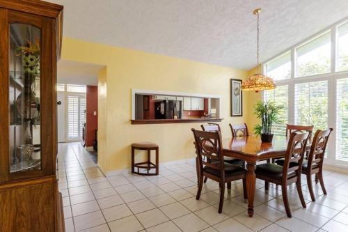 a dining room with a table and chairs at Canterbury Oasis in Haines City