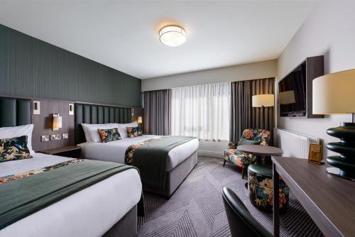 Postel nebo postele na pokoji v ubytování Hotel Killarney