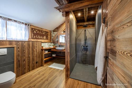 Chalets d alpage 5 étoiles la chabaneにあるバスルーム
