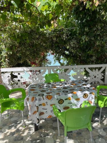 Κήπος έξω από το Mustafaraj Apartments Ksamil