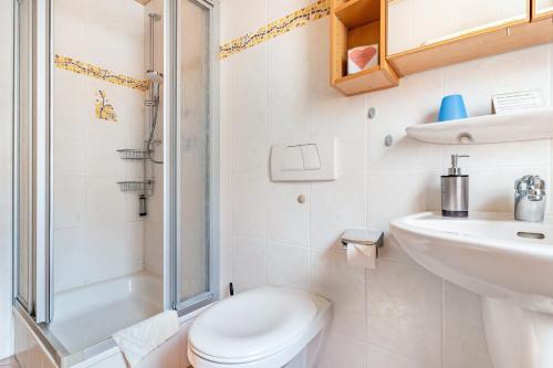 a bathroom with a toilet and a sink and a shower at Gästehaus Gerda in Bad Peterstal-Griesbach