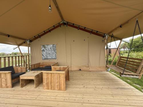 Φωτογραφία από το άλμπουμ του Camping Hofstede Zonnevliet - Safaritent σε Zonnemaire
