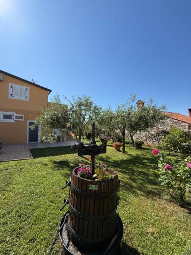 Κήπος έξω από το Apartment Lea, Cepljani