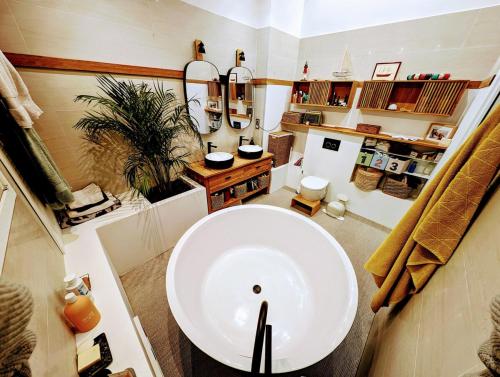 Photo de la galerie de l'établissement Beautiful family home in Nice, à Nice