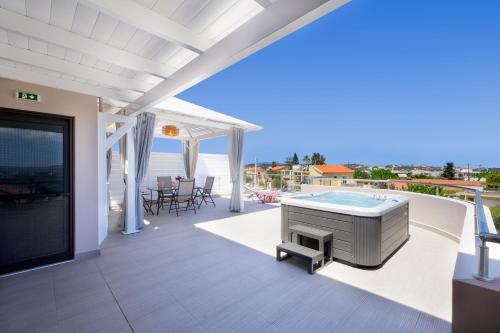 Πισίνα στο ή κοντά στο Slavena Suite