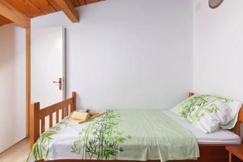 Apartment with garden Ana