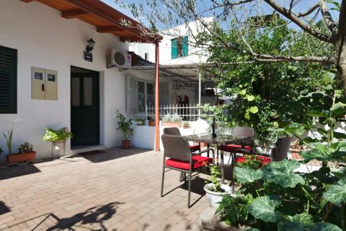 Apartment with garden Ana