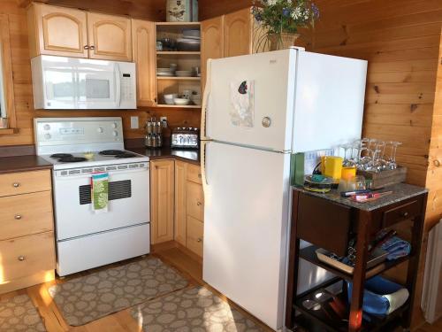 Gallery image of Island Retreat at waters edge Boat&Motor Included in Nipissing Beach