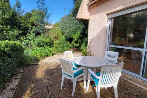 Apartment with garden - near beach