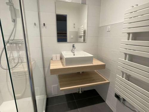 a bathroom with a white sink and a shower at Charmant 2 pièces 6 pers avec balcon sud, proche télé-siège et commerces à l'Alpe d'Huez - FR-1-405-3 in L'Alpe-d'Huez